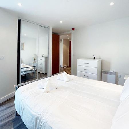 Seaview Boutique One-Bedroom Apt สวอนซี ภายนอก รูปภาพ