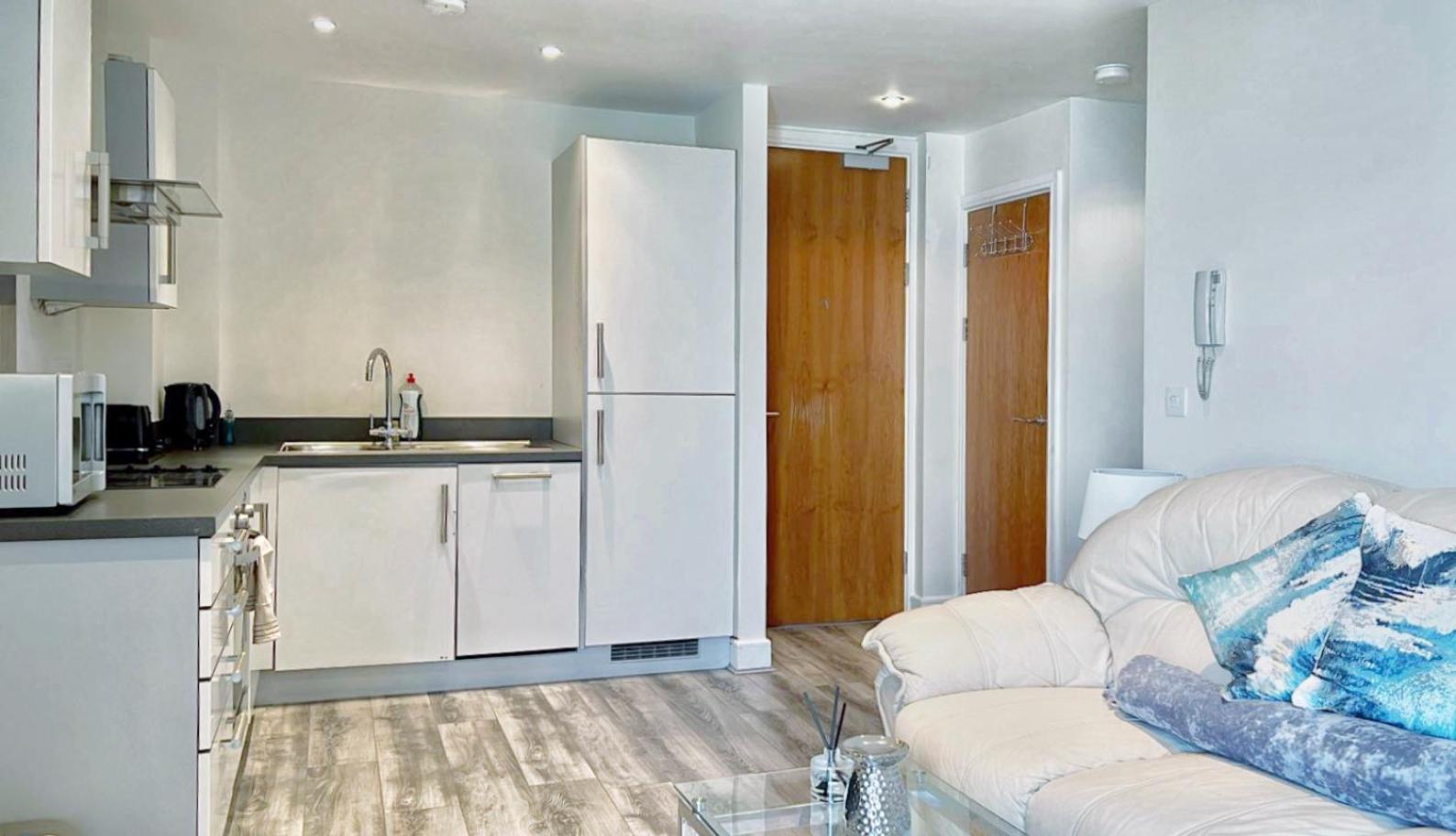Seaview Boutique One-Bedroom Apt สวอนซี ภายนอก รูปภาพ