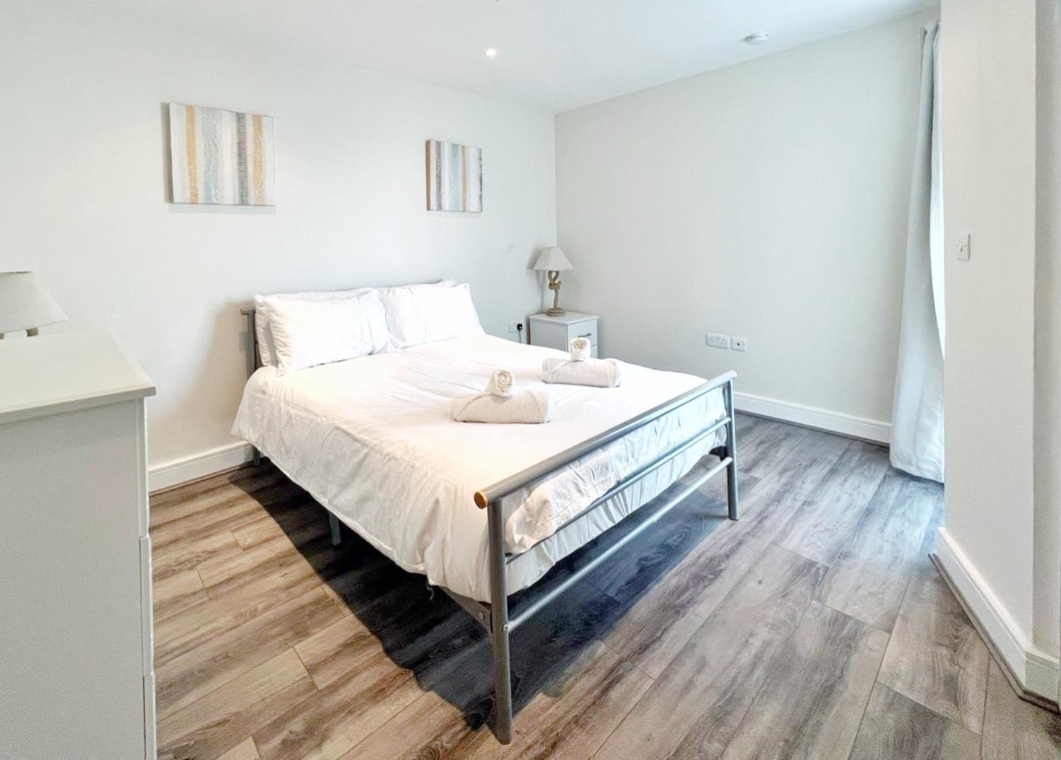 Seaview Boutique One-Bedroom Apt สวอนซี ภายนอก รูปภาพ