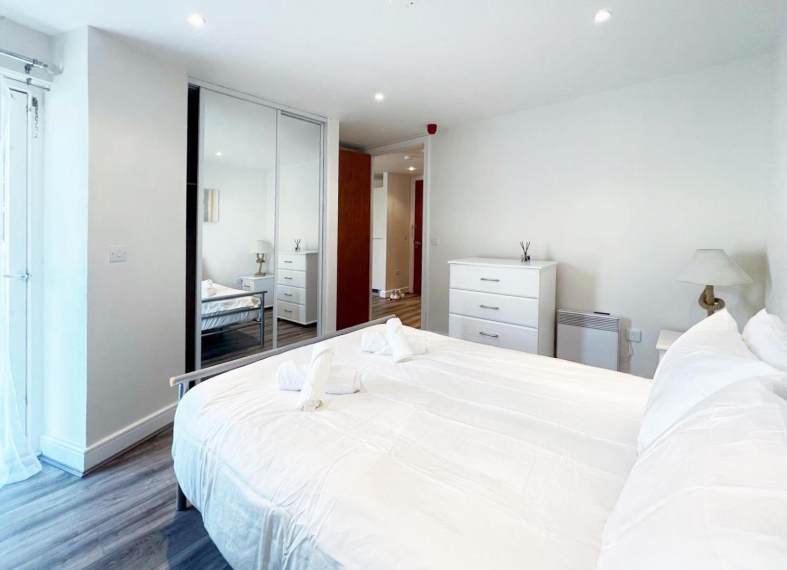 Seaview Boutique One-Bedroom Apt สวอนซี ภายนอก รูปภาพ