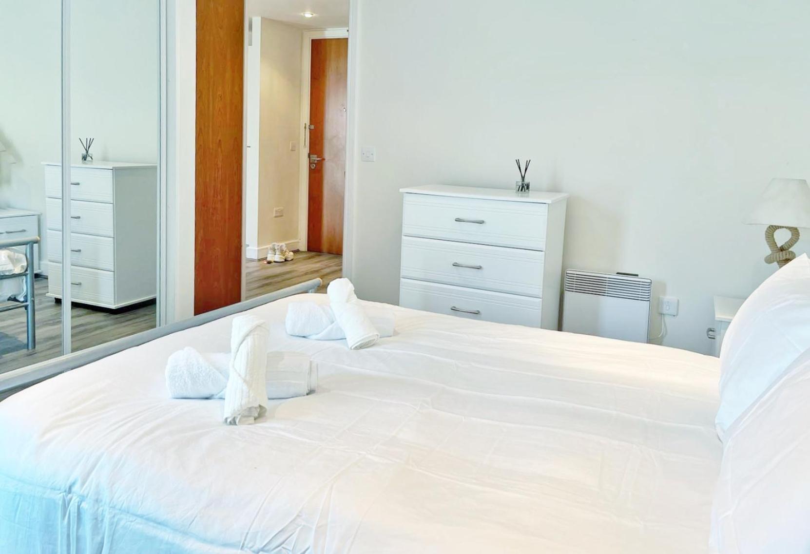 Seaview Boutique One-Bedroom Apt สวอนซี ภายนอก รูปภาพ