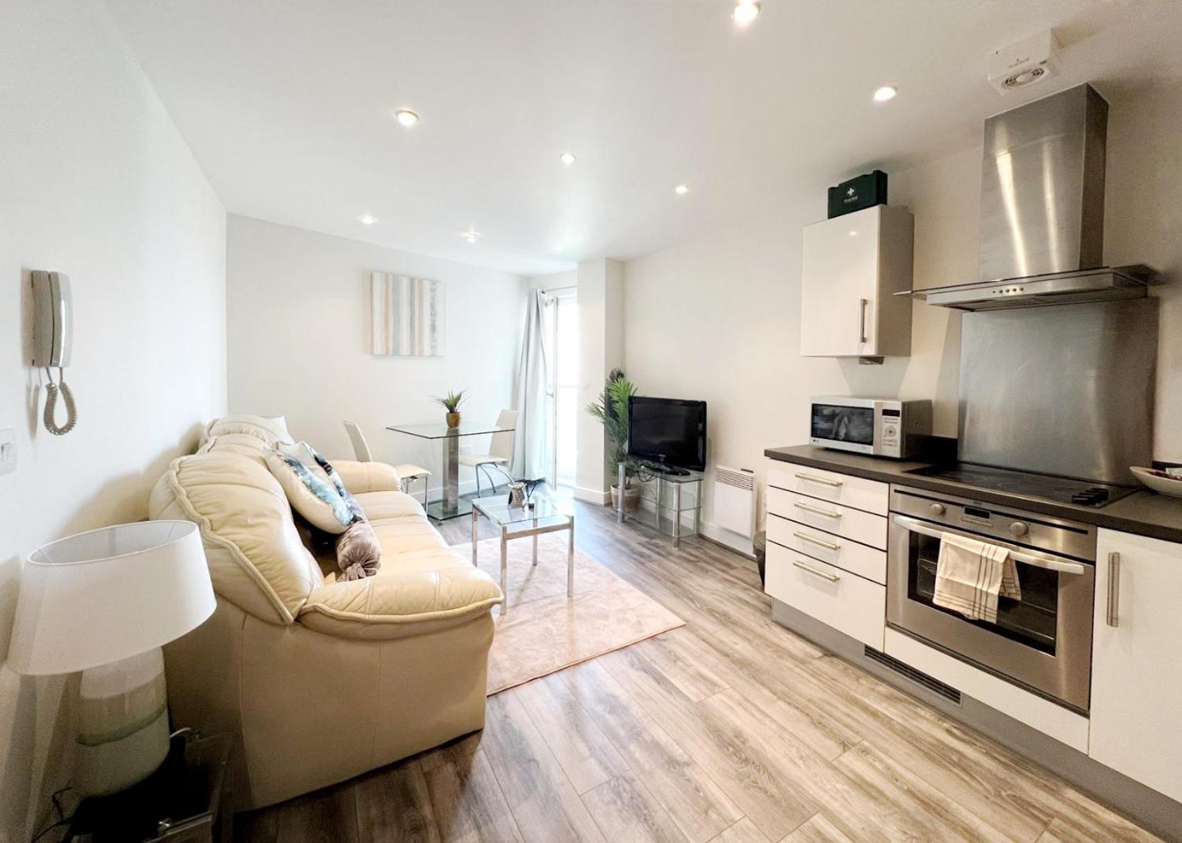 Seaview Boutique One-Bedroom Apt สวอนซี ภายนอก รูปภาพ